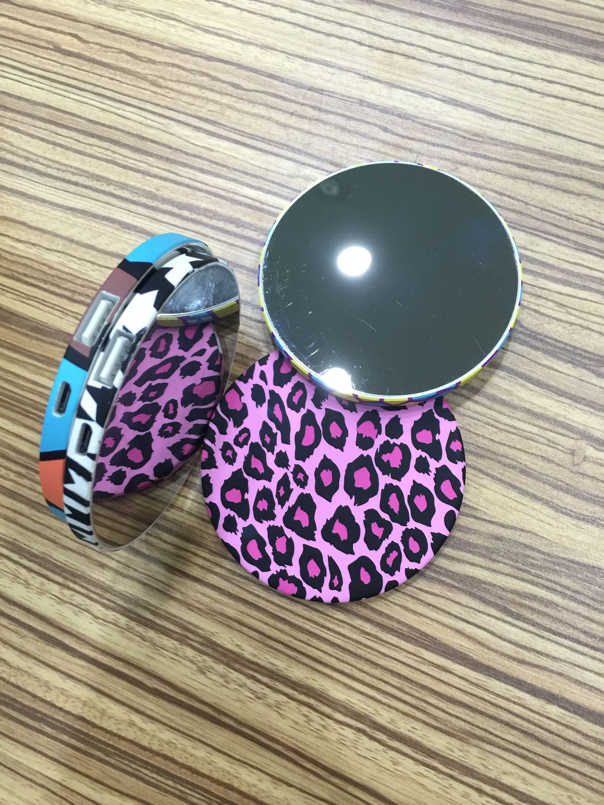 東莞建成輝水貼水轉(zhuǎn)印絲印燙金鐳雕UV噴涂定制加工